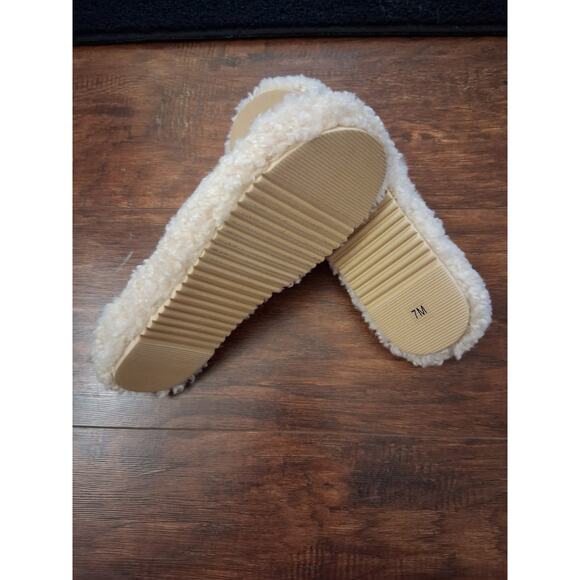 Beach By Matisse Frost Sandal Cozy Fuzzy Soft Platform Brand New Women Size 7M - Picture 7 of 9
